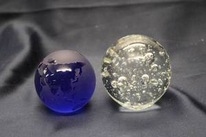 lot 117 image: Set of 2 Decorative Glass Globes - Blue Map and Bubbles