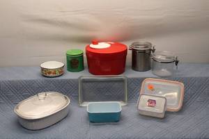 lot 154 image: Assorted Collection of Storage Containers and Bakeware