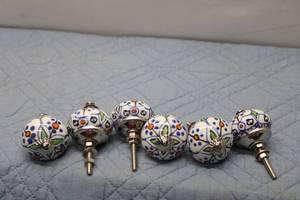 lot 168 image: Set of 6 Hand-Painted Ceramic Knobs with Floral Design