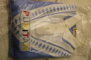 lot 213 image: Lot of 5 Assorted Sweaters and Shorts - Brands Include Puritan, London Fog, Milwaukee Knit