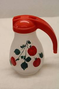 lot 229 image: Collection of Vintage Kitchen and Dining Items