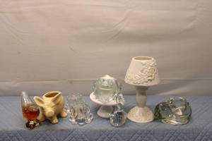 lot 234 image: Collection of Vintage Decorative Glass and Ceramic Items