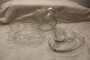lot 256 image: Set of 5 Vintage Clear Glass Serving Pieces Including Pitcher and Dishes