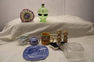 lot 259 image: Mixed Lot of Vintage Decorative Items and Collectibles
