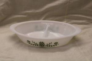 lot A-261 image: Pyrex Divided Serving Dish with Floral Design