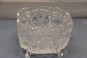 lot 281 image: Vintage Clear Glass Footed Dish with Intricate Cut Design