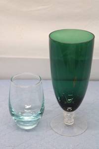 lot 288 image: Set of 2 Decorative Glasses - Green Stemmed Goblet and Clear Tumbler