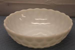 lot 292 image: Vintage White Milk Glass Bowl with Honeycomb Pattern