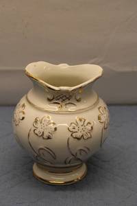 lot 293 image: Vintage Porcelain Vase with Floral Design and Gold Accents