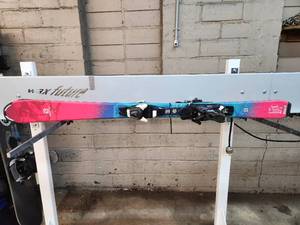 Salomons Skis - 130cm