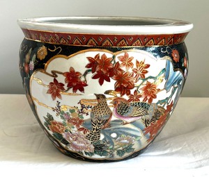 lot 81 image: Lovely Chinese Planter Pot