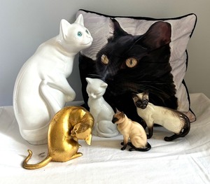 lot 87 image: Cute Cat Motif Accent Pillow and Figurines