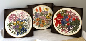 lot 88 image: Trio of The Royal Horticulture Society Flowers of the Year Collectable Plates