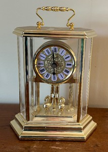 lot 145 image: Classy Bulova Clock