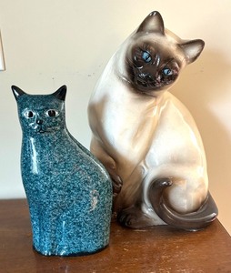 lot 148 image: Darling Cat Decorative Figurines