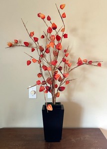 lot 152 image: Fine Faul Floral Decor