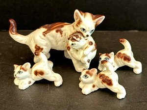 lot 210 image: Four Cute Cat Figurines
