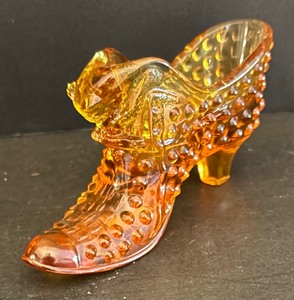 lot 214 image: Vintage Fenton Amber Glass Shoe Figurine
