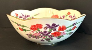 lot 216 image: The Flowers of Mount Vernon Bowl