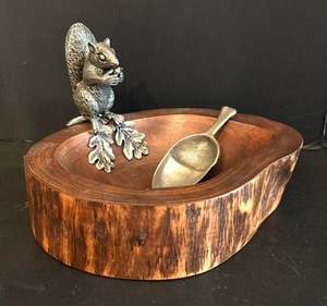 lot 224 image: Neat Nut Serving Bowl