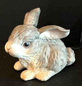 lot 228 image: Boehm Bunny Figurine