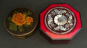 lot 237 image: Two Gorgeous Glossy Trinket Boxes