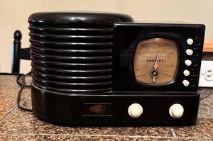 lot 238 image: Crosley Collectors Edition Radio