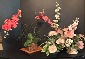 lot 246 image: Pretty Faux Florals