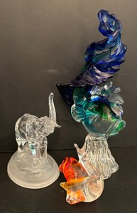 lot 189 image: Lovely Glass Colored Figurines Including Snail, Fish and Elephant