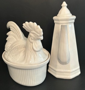 lot 187 image: Fun White Ceramic Tea  Coffee Pot and Dish with Rooster Top