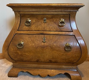 lot 114 image: Vintage French Bombe Burl Walnut Chest  Nightstand by American of Martinsville