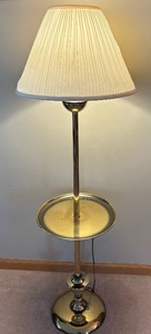 lot 117 image: Vintage Brass Colored Floor Lamp with Tray