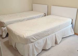 lot 29A image: Pair of White Wood Twin Beds