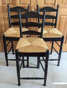 lot 37 image: Counter Height Stool Set
