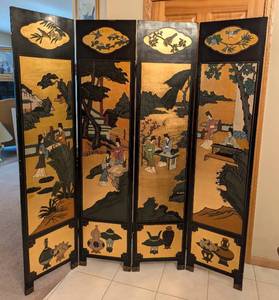 lot 40 image: Vintage Decorative Painted Wood Chinese Screen