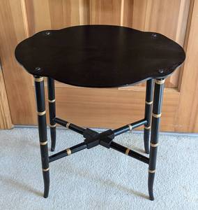 lot 123 image: Petite Wood Side Table