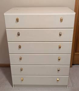 lot 128 image: Vintage White Dresser