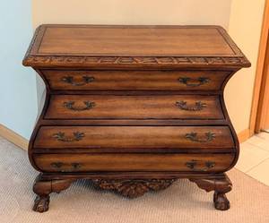 lot 20 image: Bombay Style Wood Chest