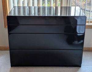 lot 23 image: Vintage Lane Black Lacquer Dresser