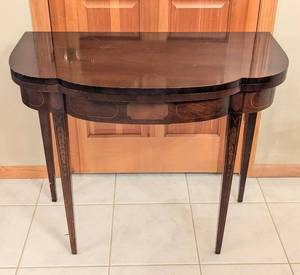 lot 180 image: Vintage Mahogany Side Table