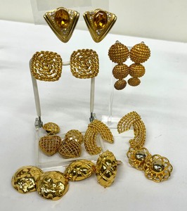 lot 65C image: 8 Vintage Pairs of Gold Colored Earrings