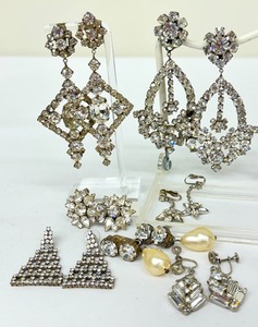 lot 72C image: Sparkling Variety of Vintage Rhinestone Earrings