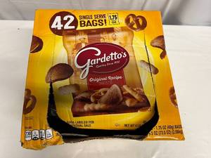 lot 43 image: 42 1.75oz Bags of Gardettos