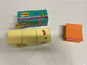 lot 44 image: 3 Lots of Variety Sized Post-It Notes