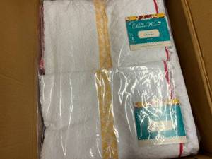 lot 53 image: 6 Pioneer Women Sculted Stripe Bath Towels