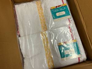 lot 58 image: 6 Pioneer Women Sculted Stripe Bath Towels
