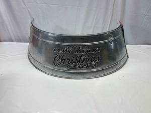 lot 1 image: 27 Metal Christmas Tree Collar-Have a Merry Christmas