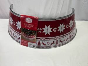 lot 4 image: 27 Metal Christmas Tree Collar