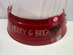 lot 6 image: 27 Metal Christmas Tree Collar-Merry & Bright