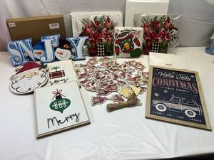 lot 7 image: Large Christmas Lot-Dcor,Ornaments, Party